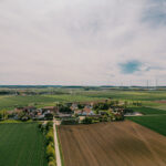 Dondörflein Franken, fränkisches Dorf mit Landschaft