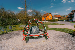 Trautkskirchen Osterbrunnen