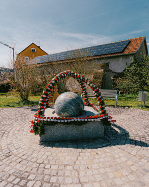 Trautkskirchen Osterbrunnen