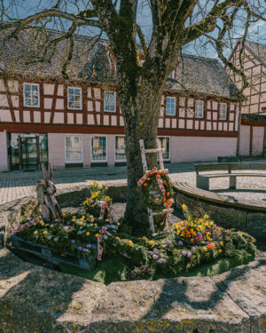 Neuhof an der Zenn Osterbrunnen